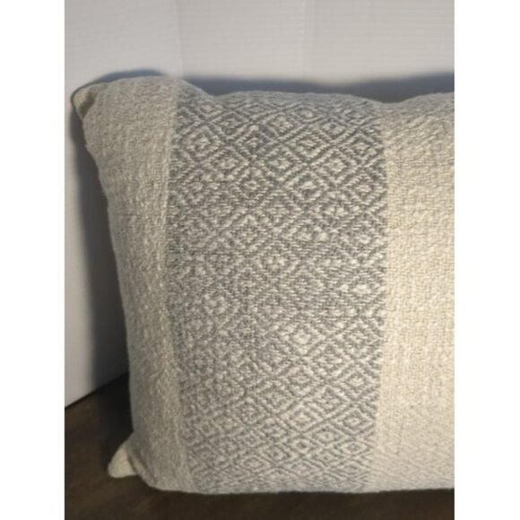 Fieldcrest Decorative Pillow 100% Cotton Blue And White Diamond Pattern 14"X20" - Picture 2 of 8